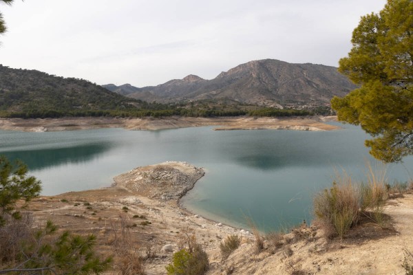 La CHJ rechaza las alegaciones de Benidorm y Finestrat por los supuestos vertidos al Amadorio
