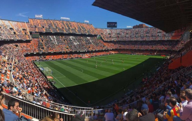 La Asociación Española Contra el Cáncer pide que se prohíba fumar en todos los estadios españoles