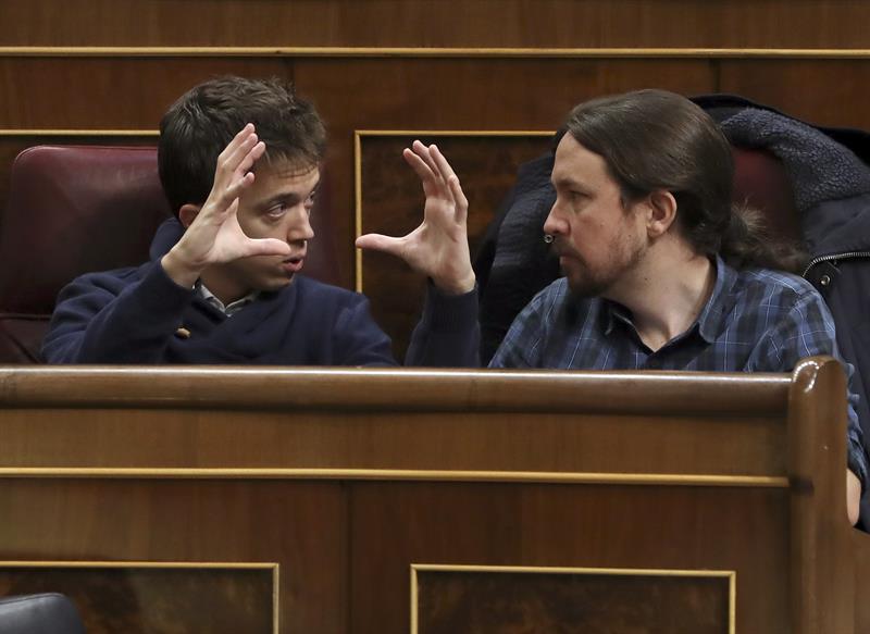 La mayoría de referentes críticos con Montiel se desmarcan del duelo Iglesias-Errejón