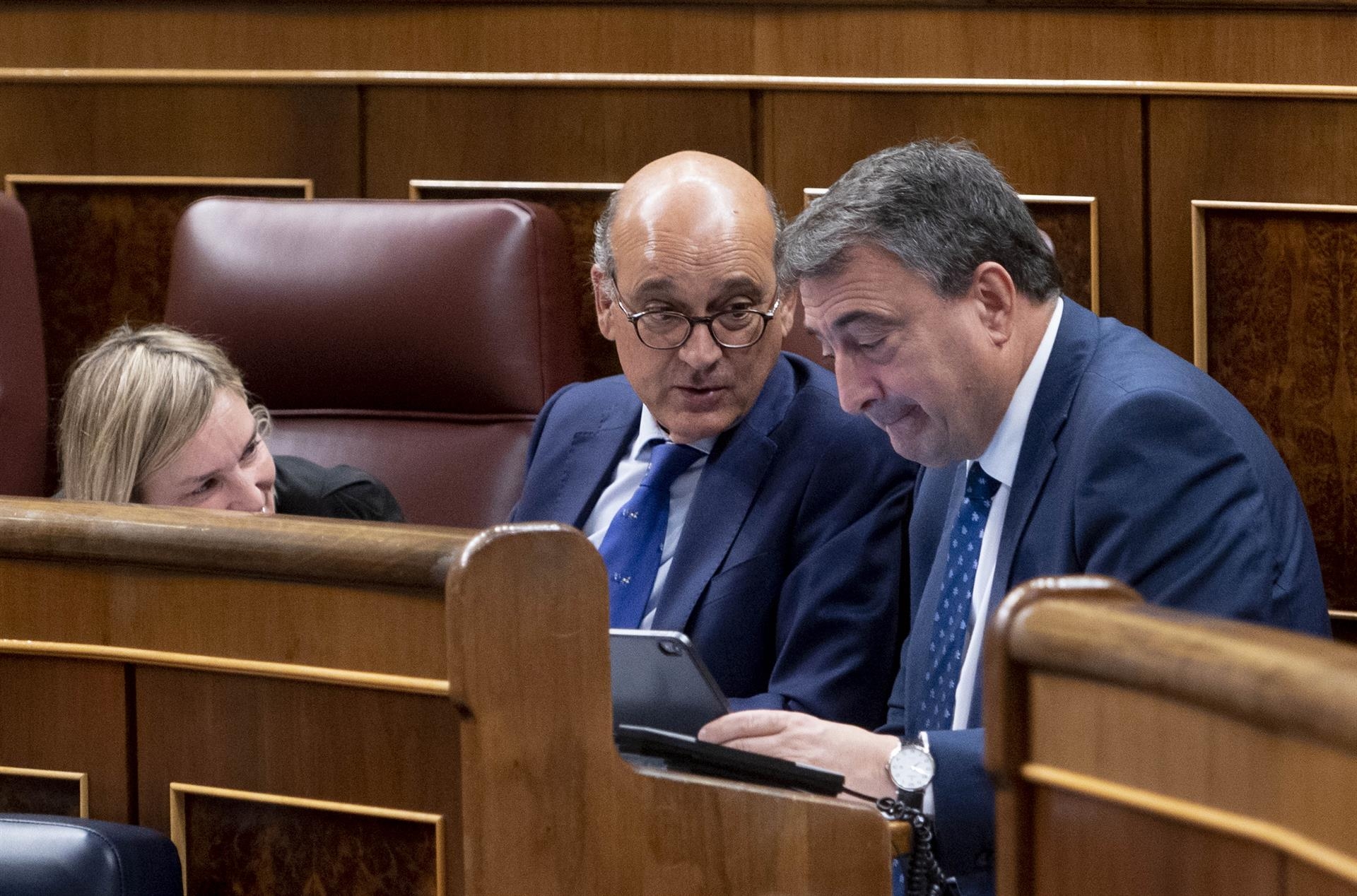 El PNV apoyará el decreto de ahorro energético y le despeja el camino al Gobierno