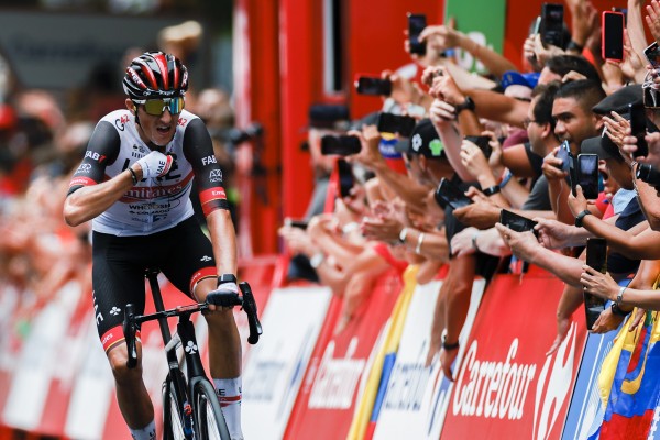 Marc Soler termina en Bilbao con la sequía del ciclismo español
