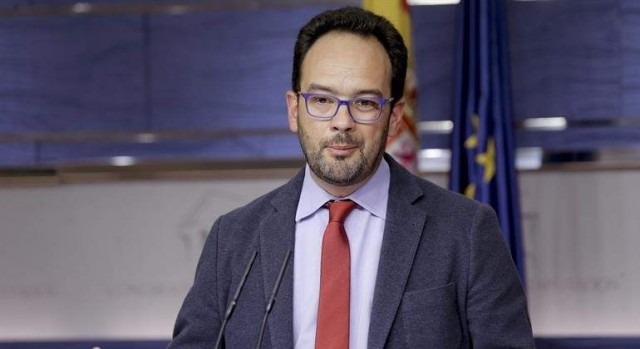 El PSOE coincide con el Rey en el respeto a las 