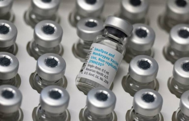 Sanidad cita a pacientes de riesgo para vacunarlos contra la viruela del mono