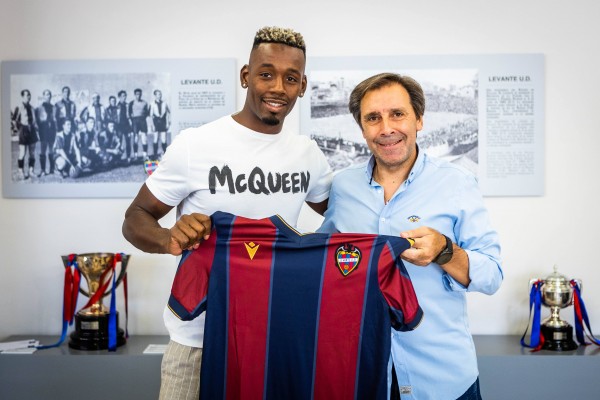 El Levante podría inscribir a Bouldini para la visita del Tenerife