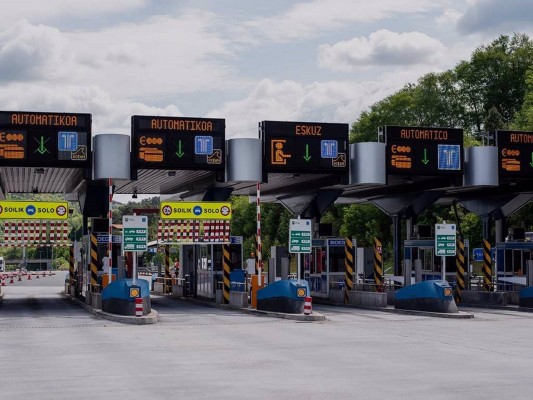 El Gobierno arranca el plan para implantar peajes en las autovías a partir de 2024