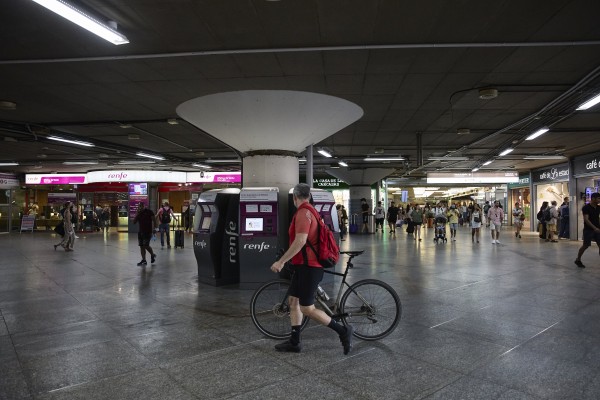 El Gobierno estima un ahorro de hasta 1.000 euros por familia con los abonos gratuitos de Renfe
