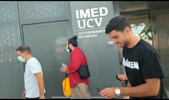 Özkacar pasa reconocimiento médico y se dirige a firmar el contrato con el Valencia CF