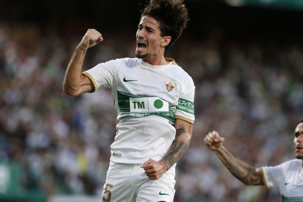 Elche y Almería igualan a un gol en una primera parte de muchas alternativas
