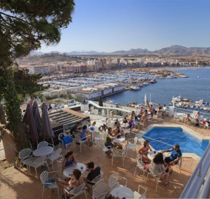 La Región acelera y se coloca como la segunda comunidad con más reservas semanales de turistas 