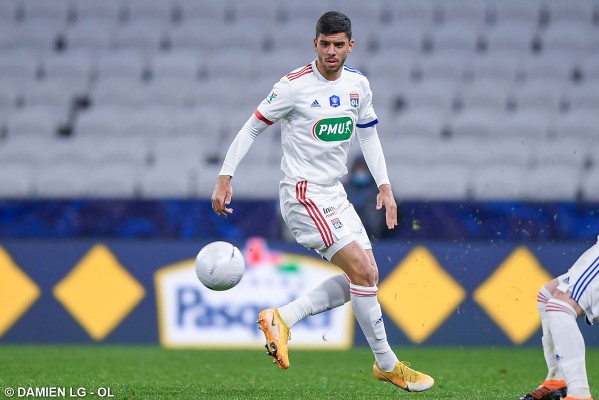 Cenk Özkacar, opción seria para reforzar la defensa del Valencia CF
