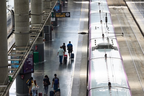 Renfe dice que no hay obligación de que los trenes de Media Distancia lleven interventor 