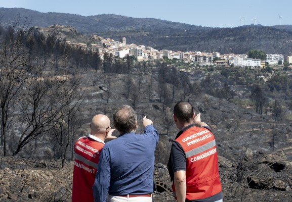 Martí celebra la vuelta a sus casas de los vecinos desalojados de Bejís y Torás por el incendio