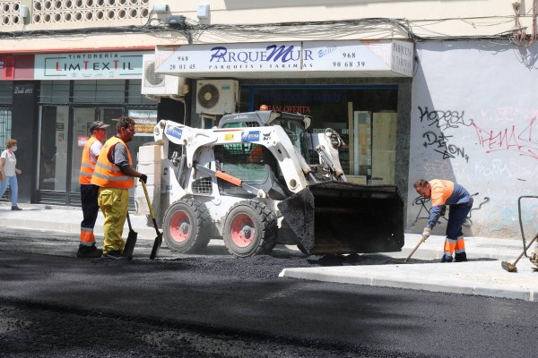 Murcia avanza en su 'operación negro': adjudica por 166.000 euros el asfaltado de 4 pedanías