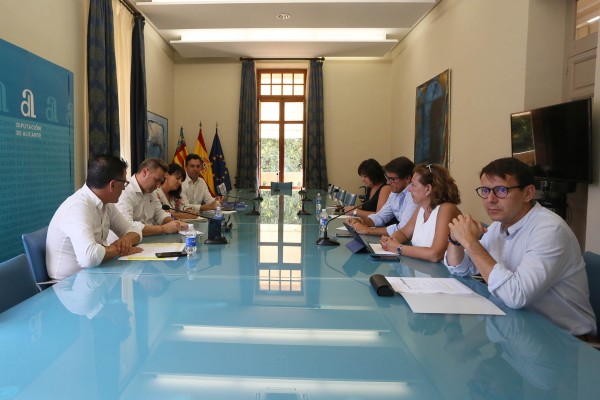 Suma ofrece anticipos a los municipios afectados por el incendio y aplazamientos a los vecinos
