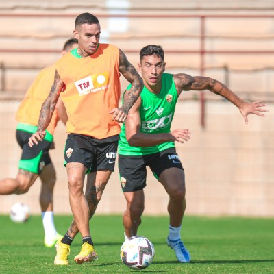 El Elche prepara la visita del Almería con las dudas de Fidel, Boyé, Pastore y Guti
