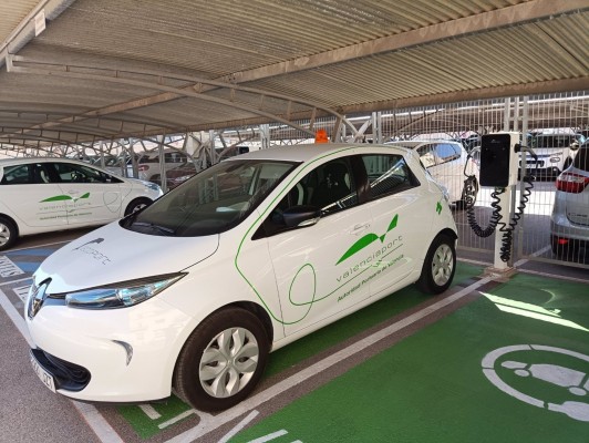 Valenciaport amplía la flota de vehículos eléctricos y los puntos de recarga