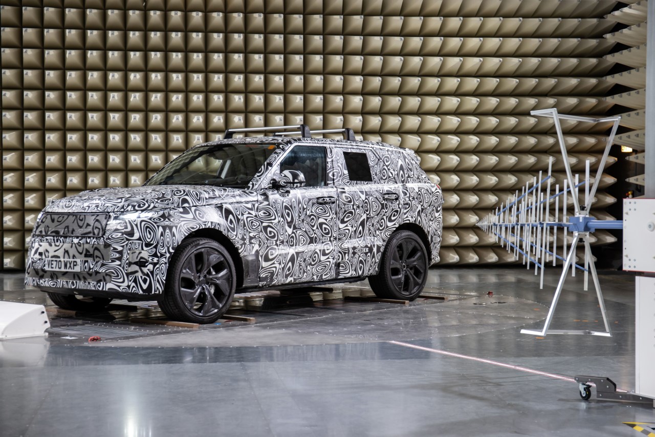 Jaguar Land Rover se prepara para un futuro conectado