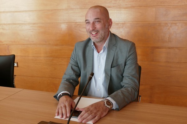 Construcciones Juan Gregorio renovará las cubiertas del Pabellón de Puente Tocinos 