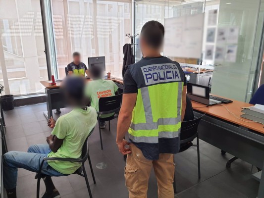Detenidos tres empresarios por tener a trabajadores sin contrato ni seguro y con jornadas de 18 horas