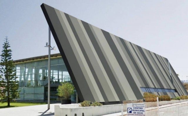 Torrevieja declara desiertos los contratos para remodelar el Centro de Ocio y comprar 8 vehículos