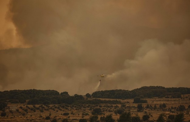 Confinan a la población de Alcublas por el avance del incendio de Bejís hacia el sur