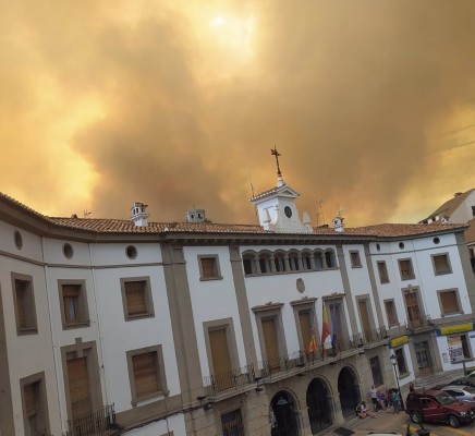 Las autoridades desconfinan Viver mientras el fuego se desplaza hacia Altura y la Cueva Santa