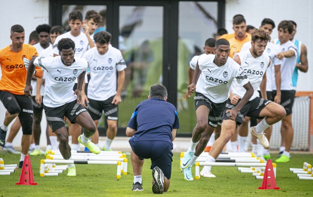 Paulista trabaja con balón un tramo de la sesión