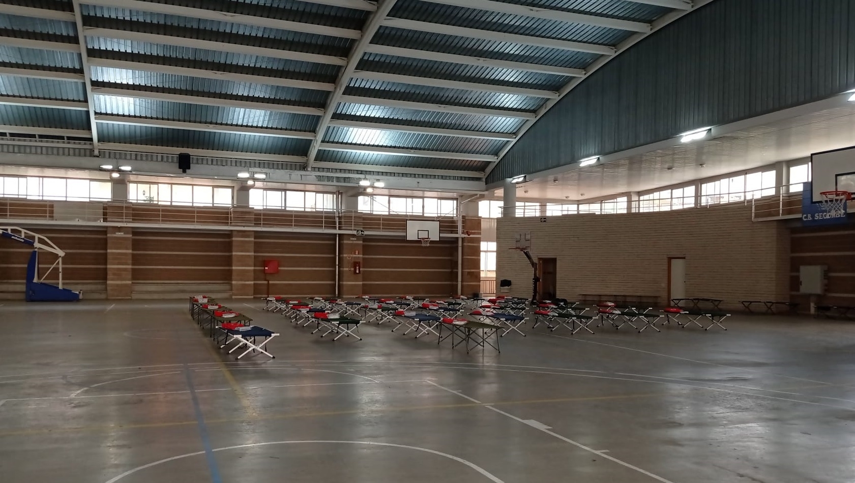 Miedo, nervios y tristeza entre los desalojados por el incendio de Bejís