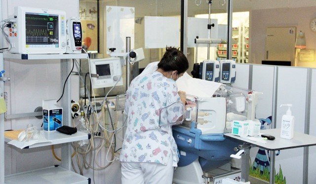 La natalidad en España cae en el primer semestre de 2022 a mínimos históricos, según el INE
