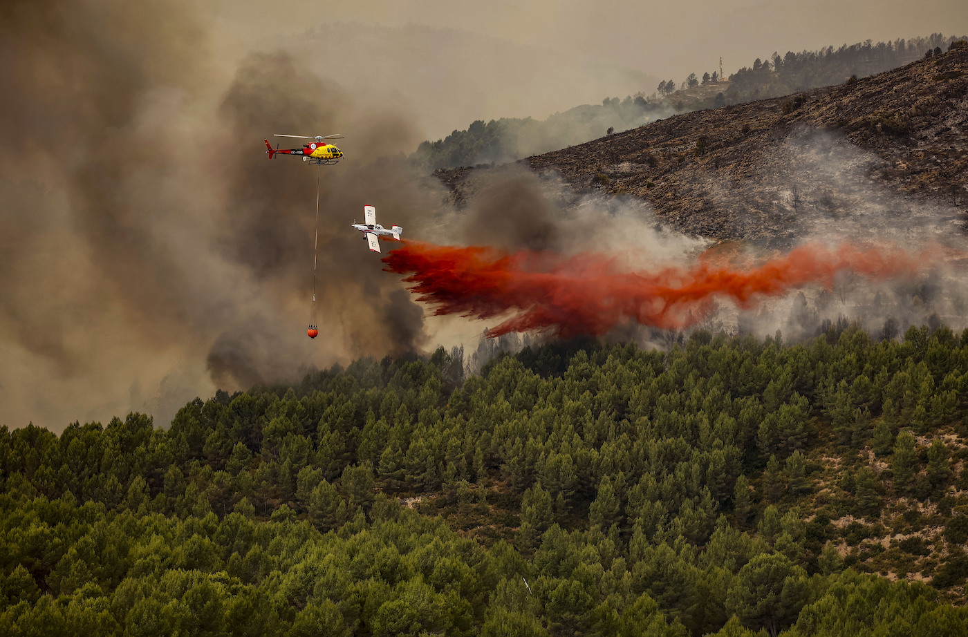 El incendio forestal de Bejís avanza sin control y ya ha calcinado 9.900 hectáreas