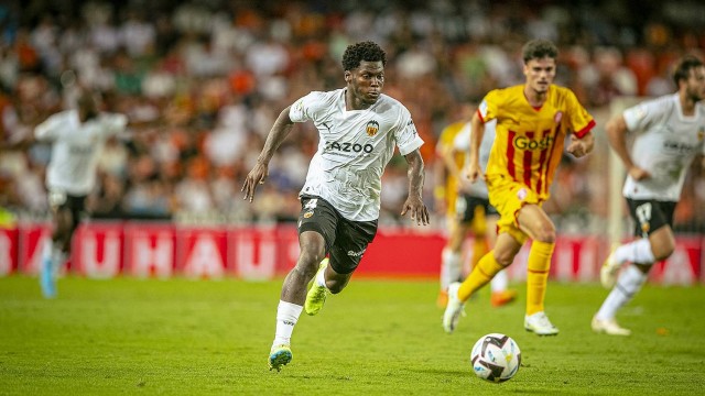 Yunus Musah pasa el corte del Golden Boy 2022
