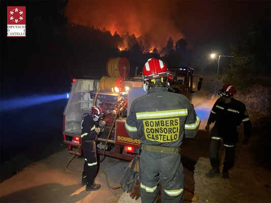 Tres heridos graves por quemaduras tras saltar de un tren afectado por el incendio de Bejís