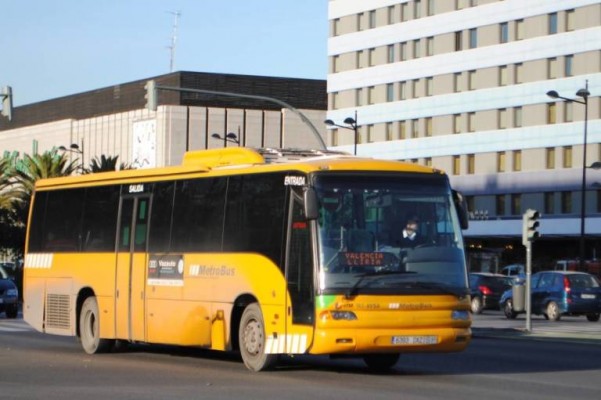 El Consell compensará extra a las concesiones de transporte público por aplicar el descuento del 30%