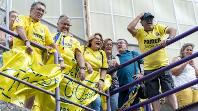 El Villarreal completa 70 autobuses para el partido ante el Hajduk Split en València
