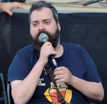 Abrahán Guirao denuncia la falta de vehículos adaptados para poder ir al Rototom