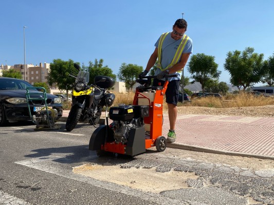 Arranca en El Campello un operativo de parcheo de socavones en todo el término municipal 