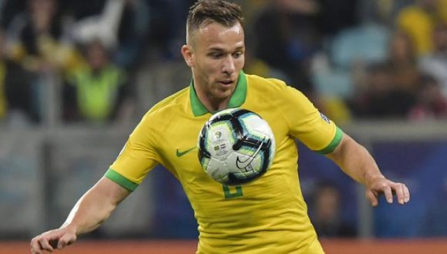 Arthur sigue esperando la salida de Maxi Gómez o Marcos André