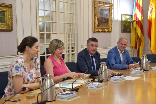 Les Corts, obligadas a reformar sus normas para registrar las reuniones con lobbies
