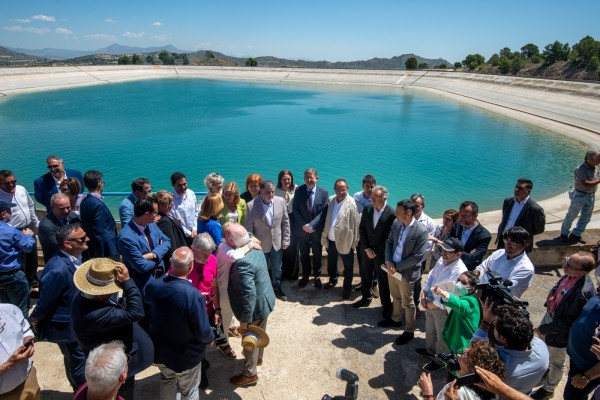 El Gobierno encarga un estudio para saber cuánto abarataría el Júcar-Vinalopó la energía solar