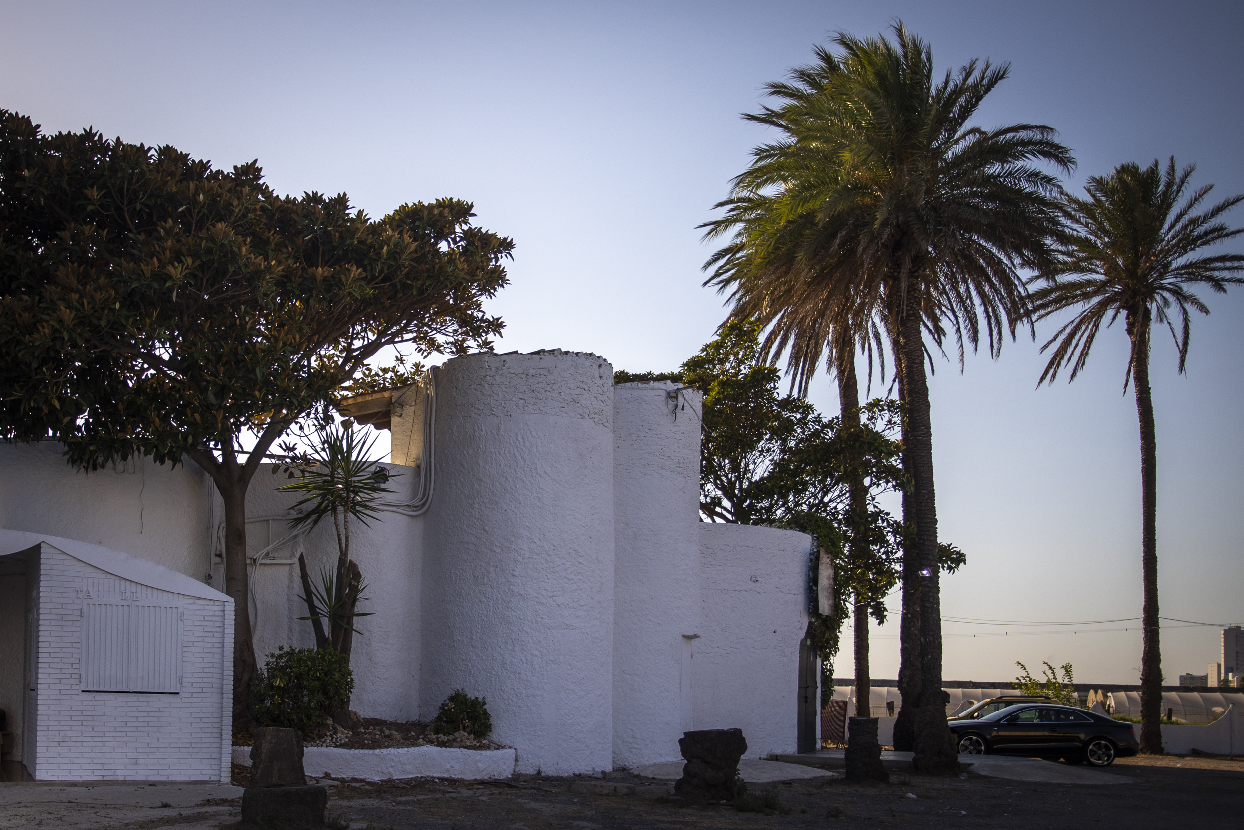El somni d’una nit d’estiu sobre un núvol i tres oasi
