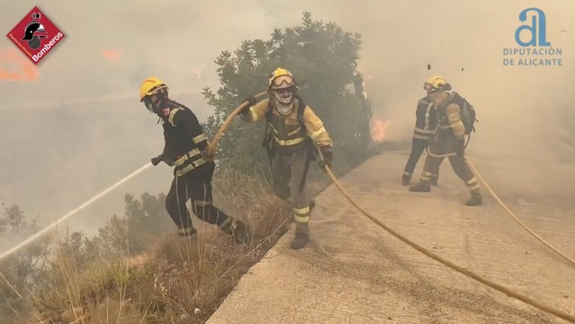 El incendio de Vall d'Ebo afecta ya a 9.500 hectáreas y fuerza 1.200 desalojos