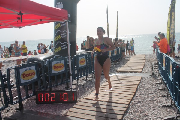 Cerca de 200 nadadores se dan cita en la XI edición de la 'Travesía a la Platja d’Almenara'
