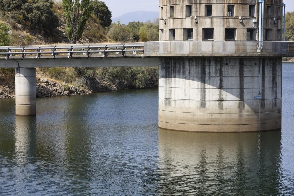 Varias CCAA ya restringen agua por la sequía y el resto miran al cielo a la espera de lluvia