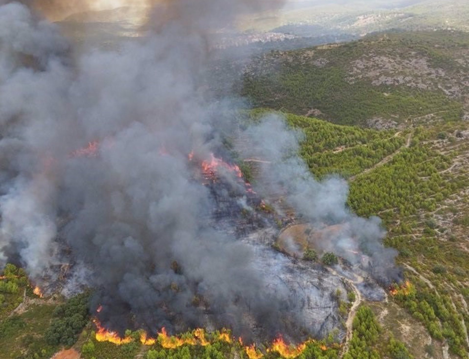 La Generalitat pide el apoyo de la UME también en el incendio de Les Useres