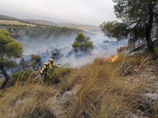 Declaran controlado el incendio de Jumilla y la UME regresa a Bétera