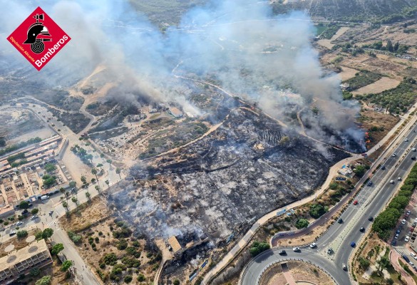 Tres incendios este sábado en Hondón de las Nieves, Guardamar del Segura y la sierra de Callosa de Segura
