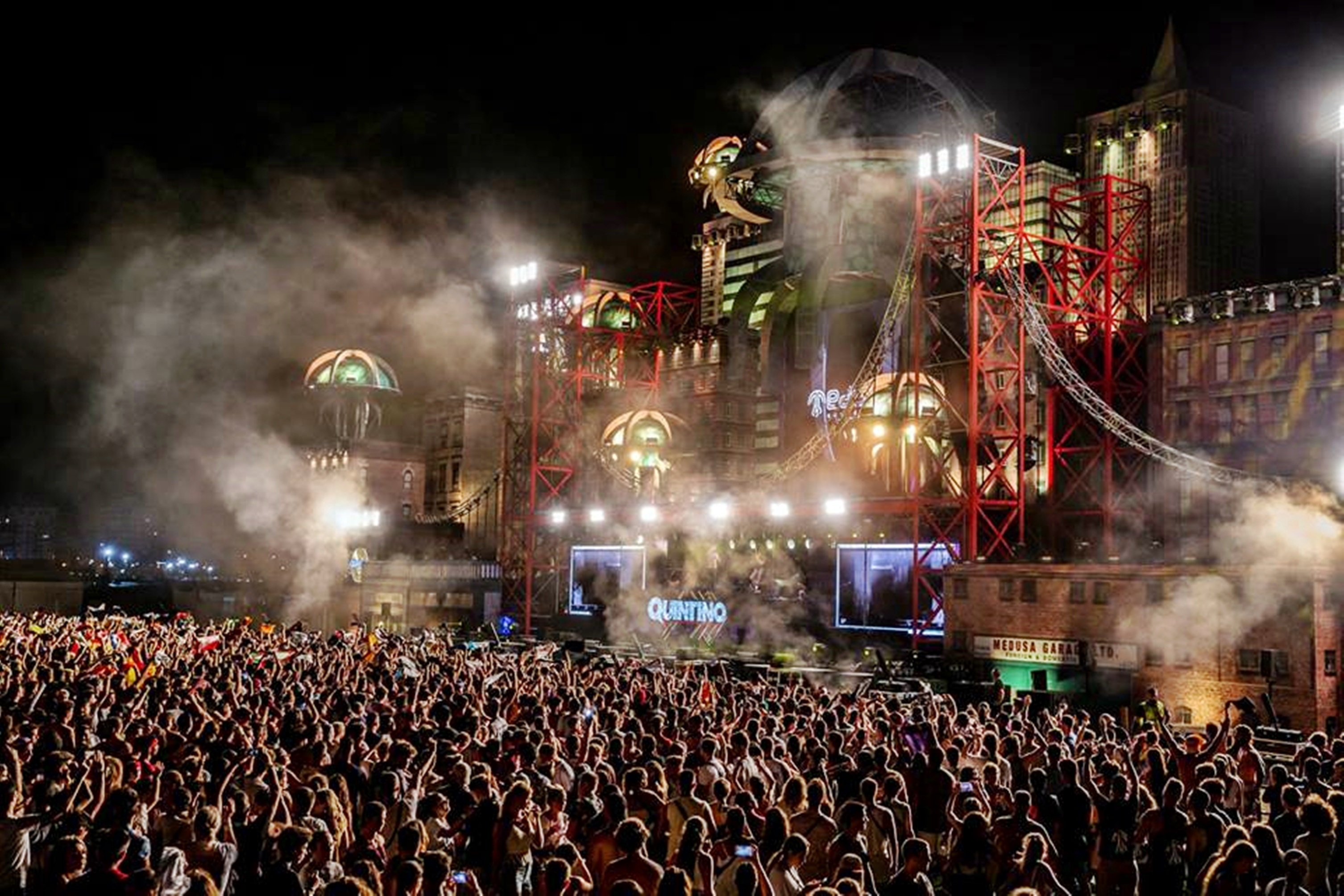 Un muerto y 32 heridos por la caída de varias estructuras del Medusa Festival a causa del viento