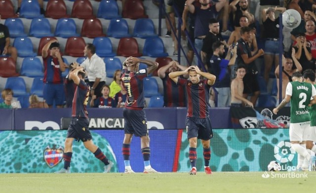 El Levante aprieta pero no ahoga