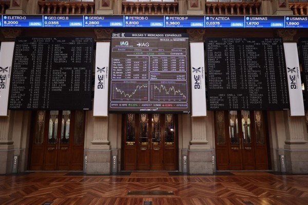 El Ibex 35 cierra en verde por cuarta semana consecutiva y alcanza los 8.400 puntos
