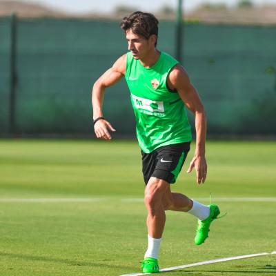 El Elche prepara la visita al Betis con tres bajas y varias dudas
